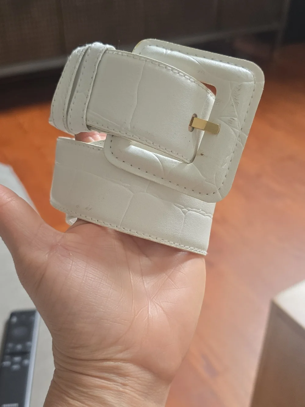 Vintage Karen Scott White Croc-Embossed Leather Belt (Size S)